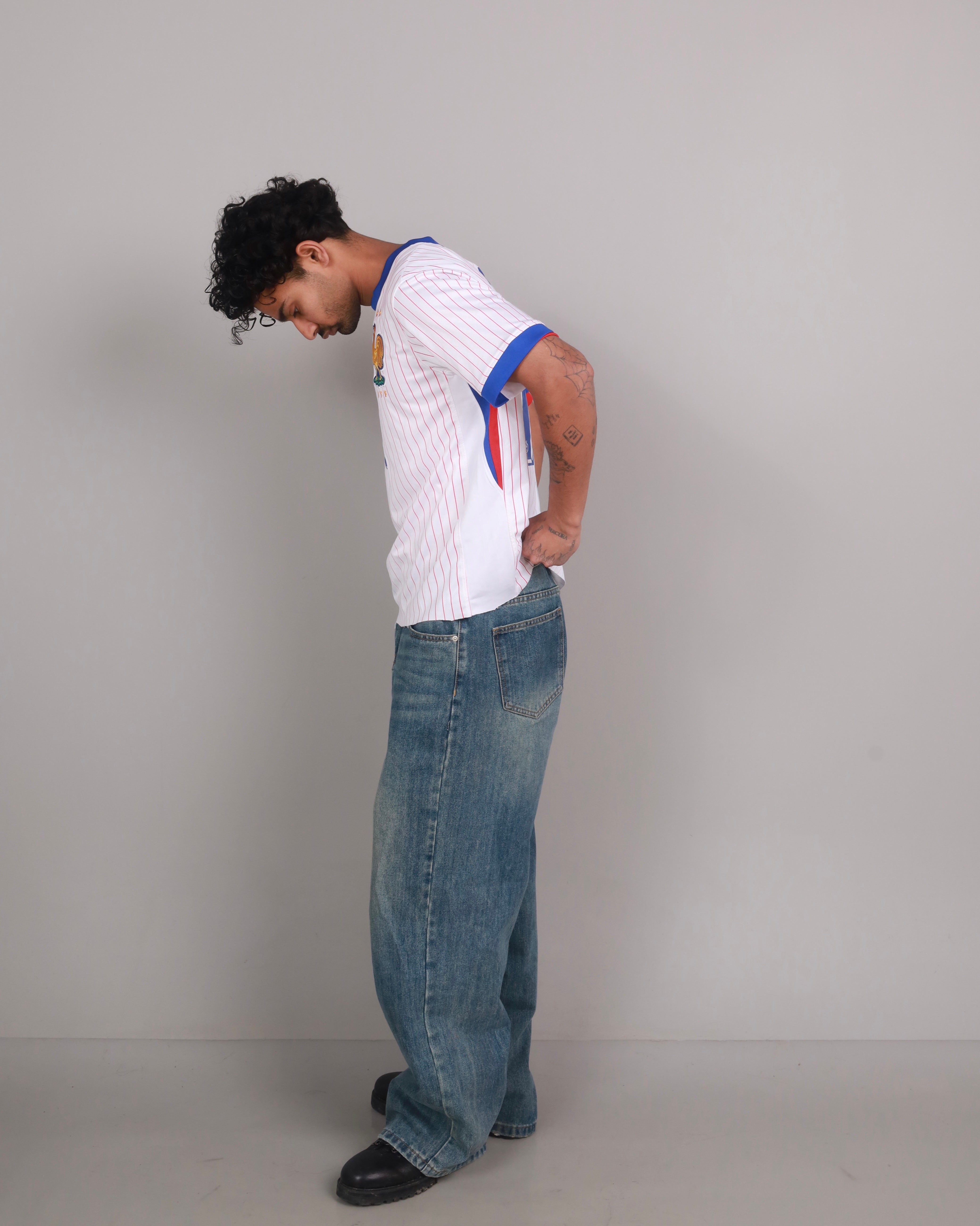 Distressed Denim Jeans V1 – 4tothe9